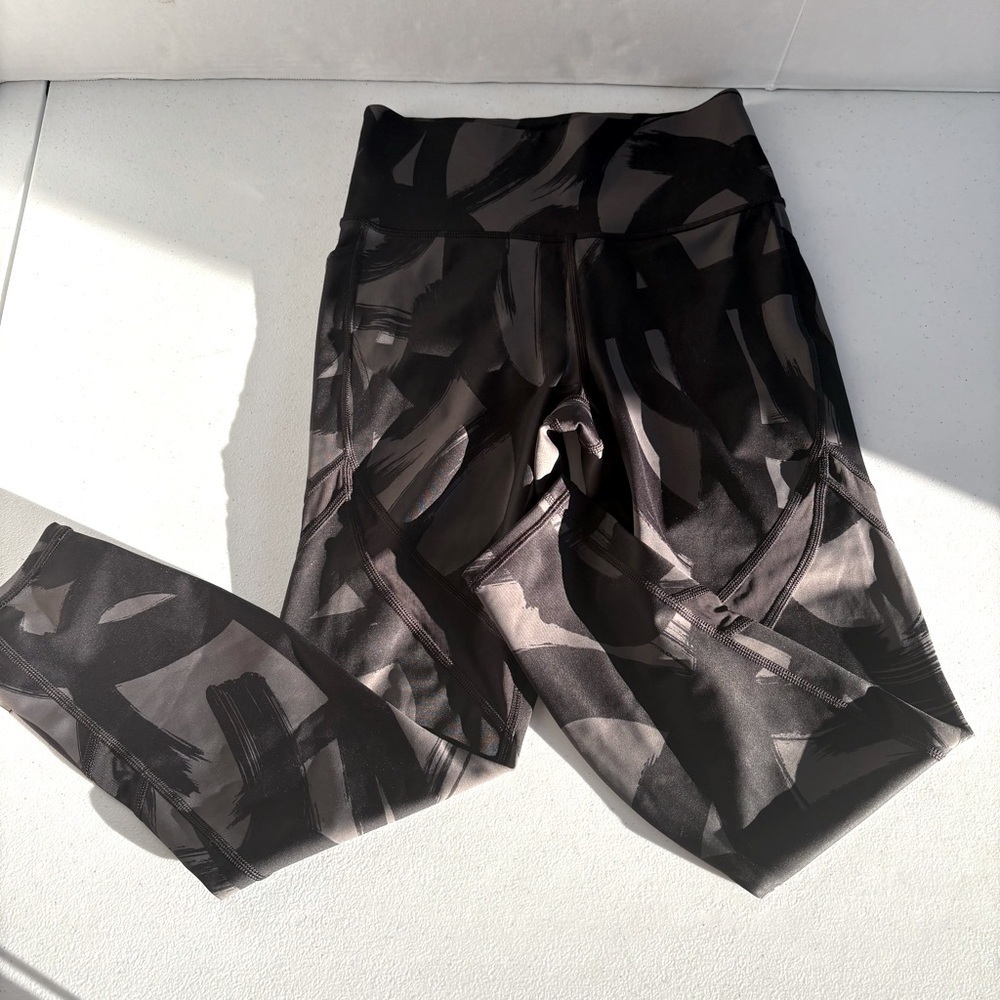 ATHLETA TENACITY BRUSH STROKES 7/8 TIGHT black grey small
